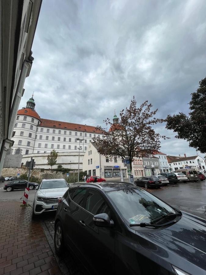Apartamento Zum Vermieten Direkt An Der Donau Und Am Schloss
