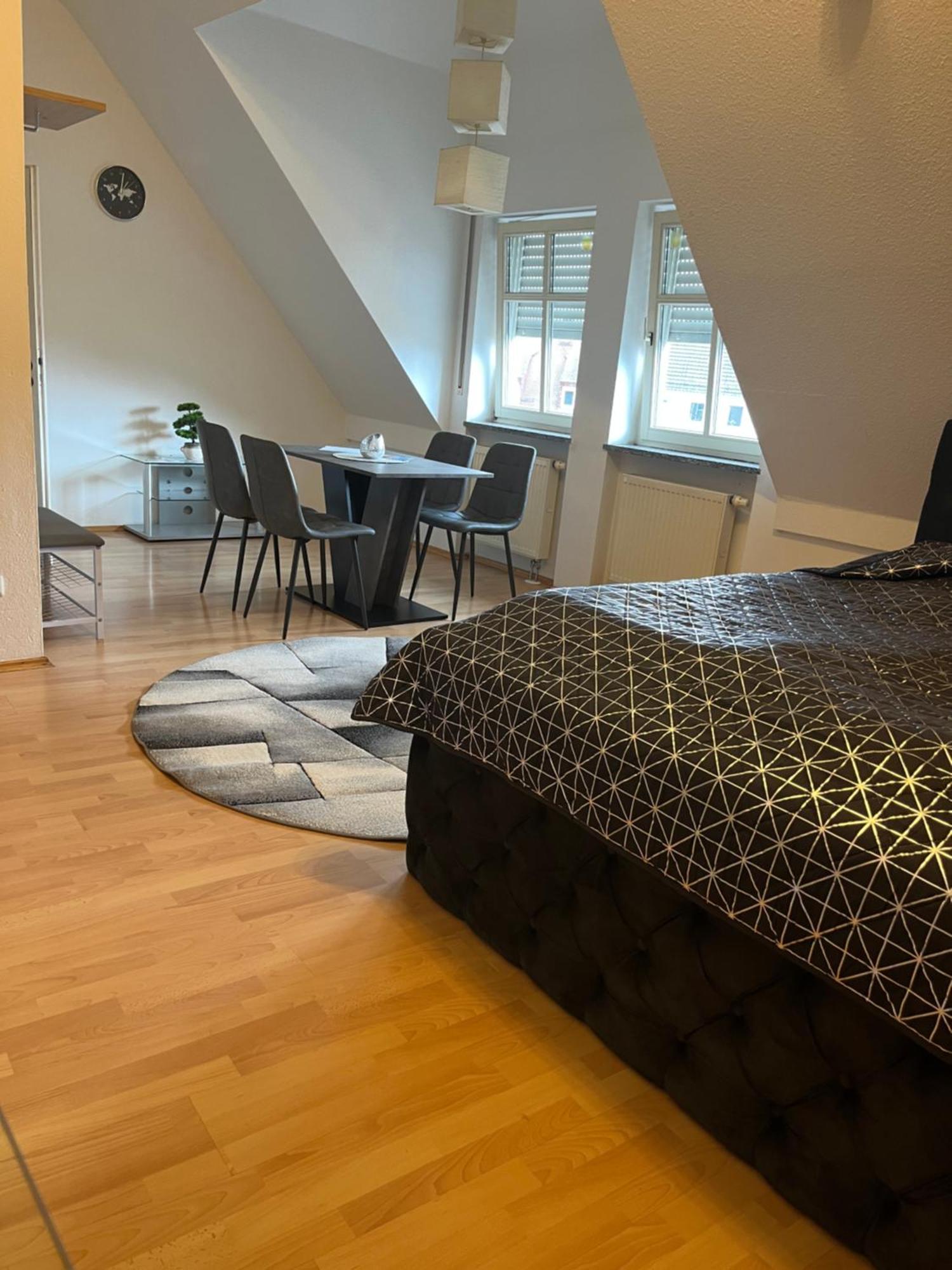 Zum Vermieten Direkt An Der Donau Und Am Schloss Appartement